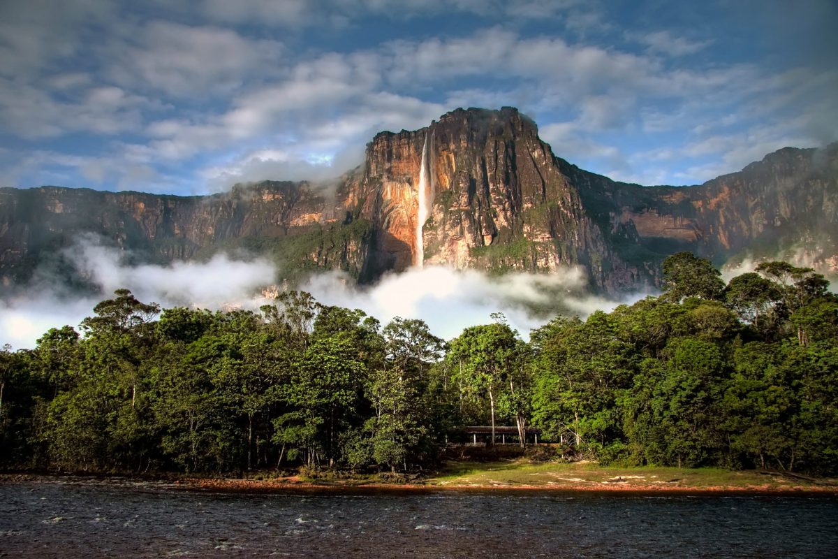 Angel Falls vs Niagara: Air Terjun Tertinggi Dunia yang Mengalahkan Segalanya